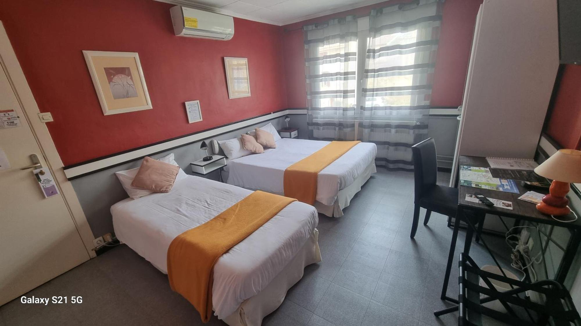 Hotel Du Tricastin Пиерлат Екстериор снимка
