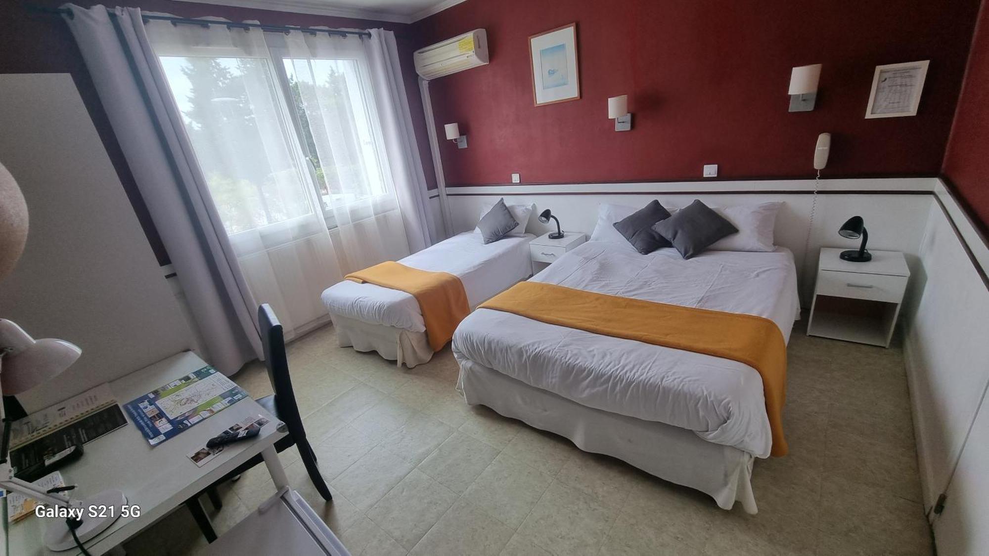 Hotel Du Tricastin Пиерлат Екстериор снимка