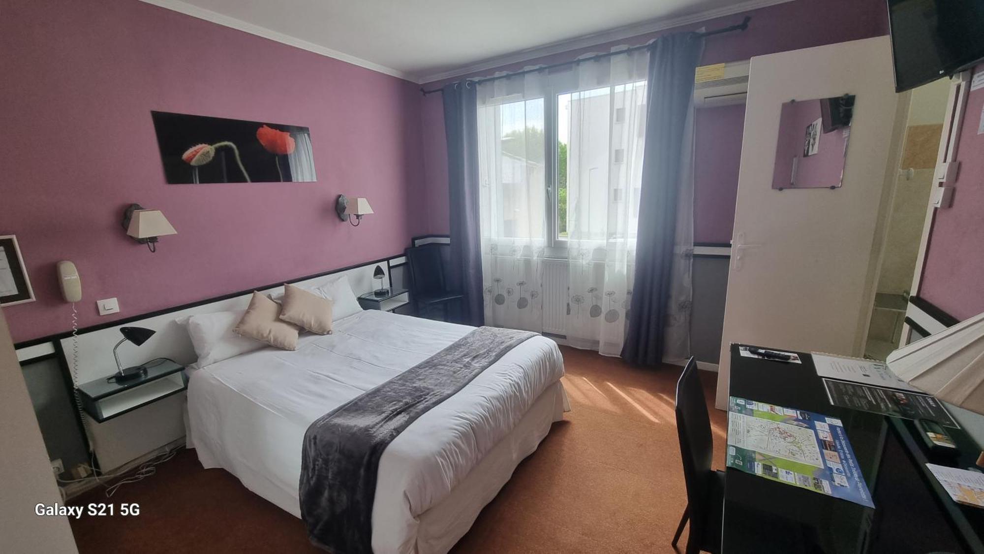 Hotel Du Tricastin Пиерлат Екстериор снимка