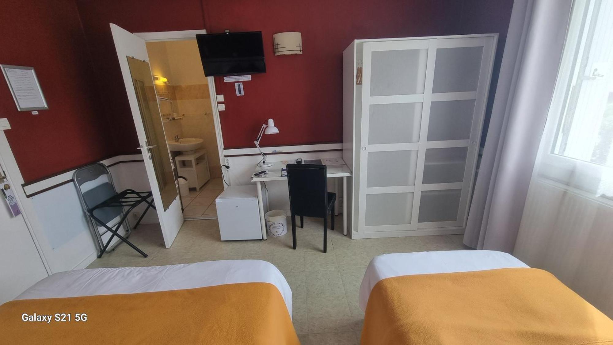 Hotel Du Tricastin Пиерлат Екстериор снимка