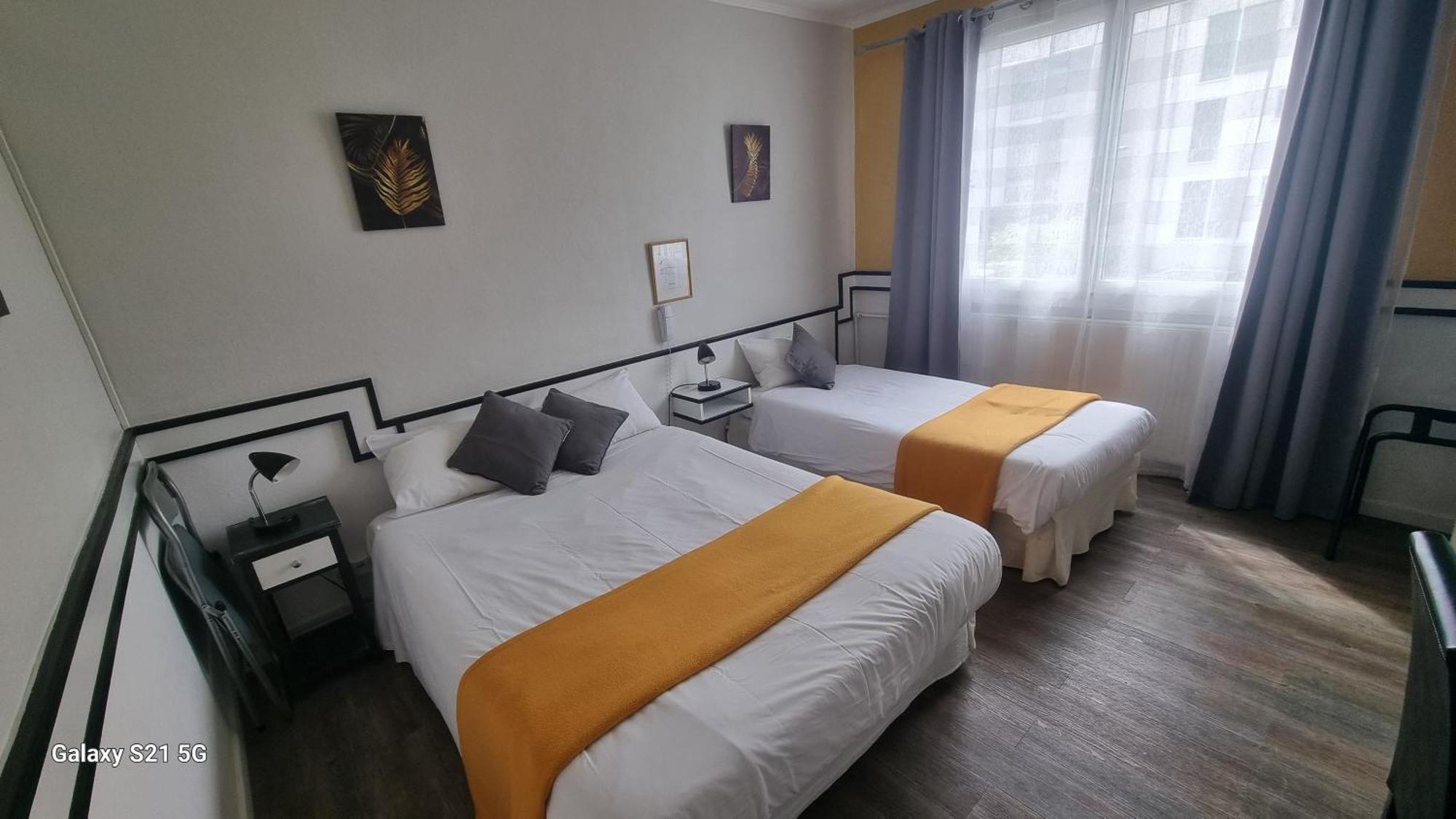 Hotel Du Tricastin Пиерлат Екстериор снимка